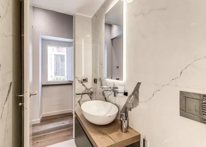 Piazza Dei Renzi Trastevere Building 4 Bedroom With Terrace * Roma